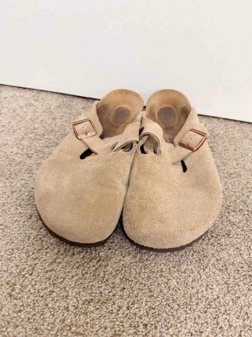 Birkenstock Boston Clogs - Tan - EU39
*similar to US 8.5